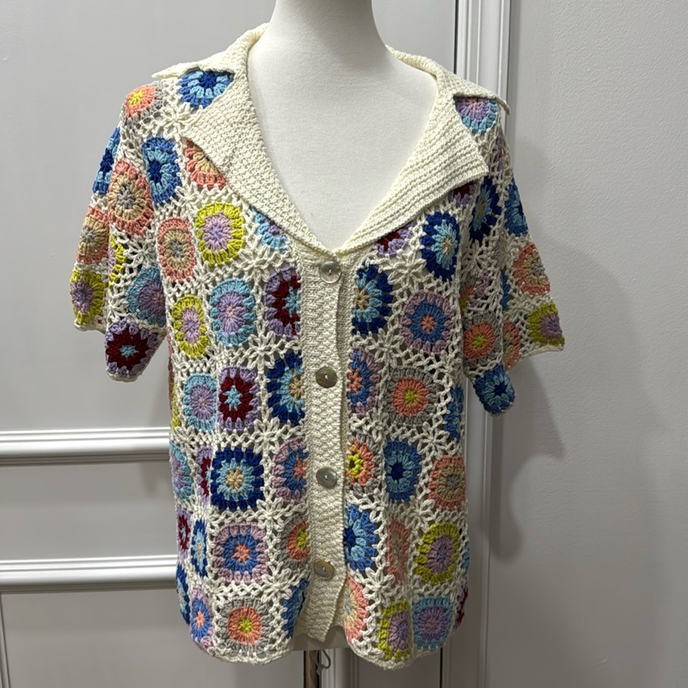 Zara Multicolor Crochet Short Sleeve Sweater. Mother of Pearl Buttons